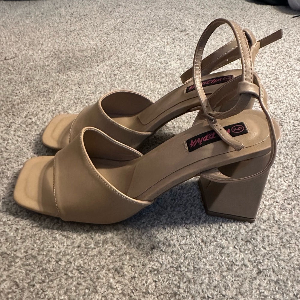 Heels - Picture 2 of 3